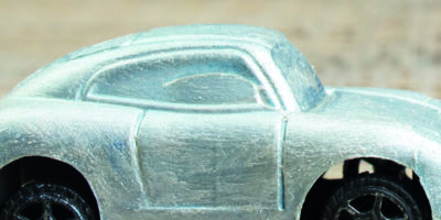 Kleines silbernes Auto