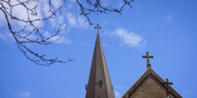 BVerfG: Kirchenmitgliedschaft darf Einstellungsvoraussetzung sein