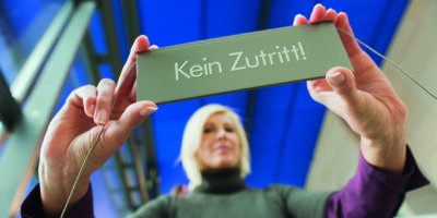 Zutrittsverbot kassiert: Gekündigte Betriebsrätin darf Betrieb betreten