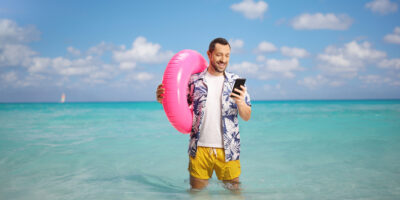 BAG: Verdachtskündigung kann Kontaktaufnahme im Urlaub erfordern