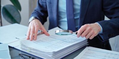 Mitbestimmung bei Umgruppierung: Arbeitgeber muss neu prüfen